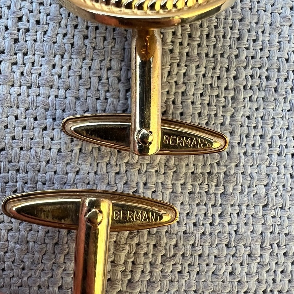 Christian Dior Gold Tone Cufflinks Cuff Links - Picture 3 of 3
